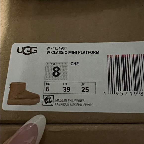 Authentic UGG Classic Mini Platform Boots - Picture 4 of 5